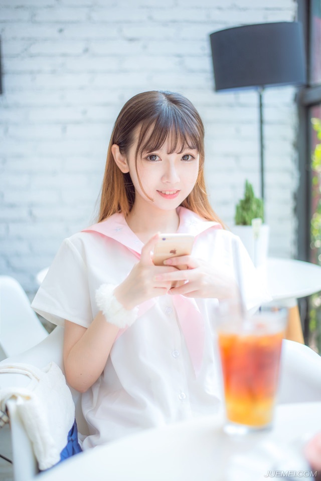 “嗯。”关羽点点头，作为冲锋在第一线的人，他比刘备更清楚那帮西域胡兵的疯狂，想到不久前，直接从城墙上跳下来把身体当做武器来砸人的西域胡兵，哪怕是关羽都感觉有些心寒。